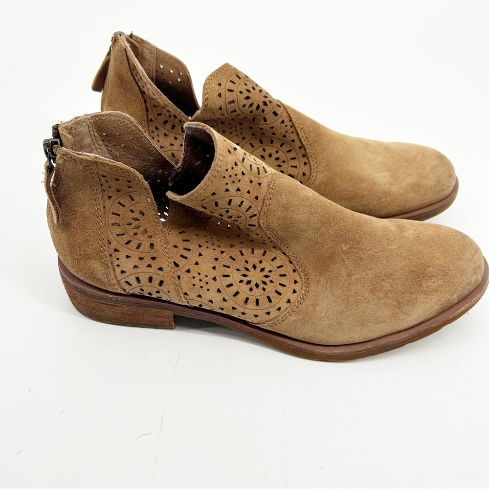 Sofft Women's Size 9.5M Barrosa Brown Suede Perforated Back Zip Ankle Booties